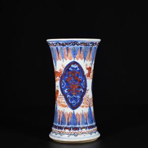 Vase Bécher En Porcelaine à Décor Bleu Et Blanc, Et Rouge Et Or - Chine XVIIIe Période Kangxi