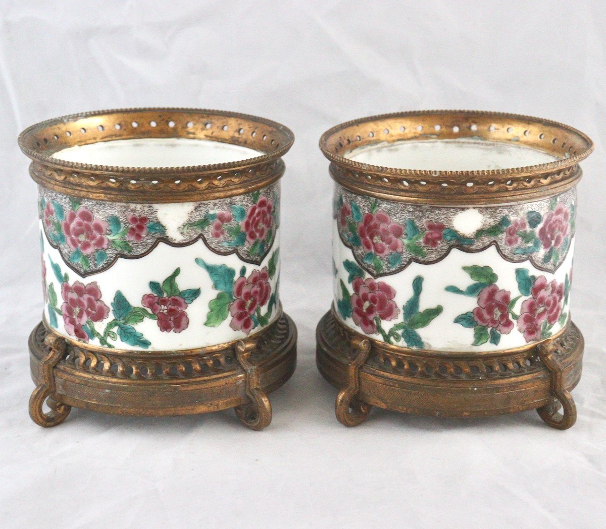 French 19th Century Pair Of Porcelain Cache-pots-photo-2