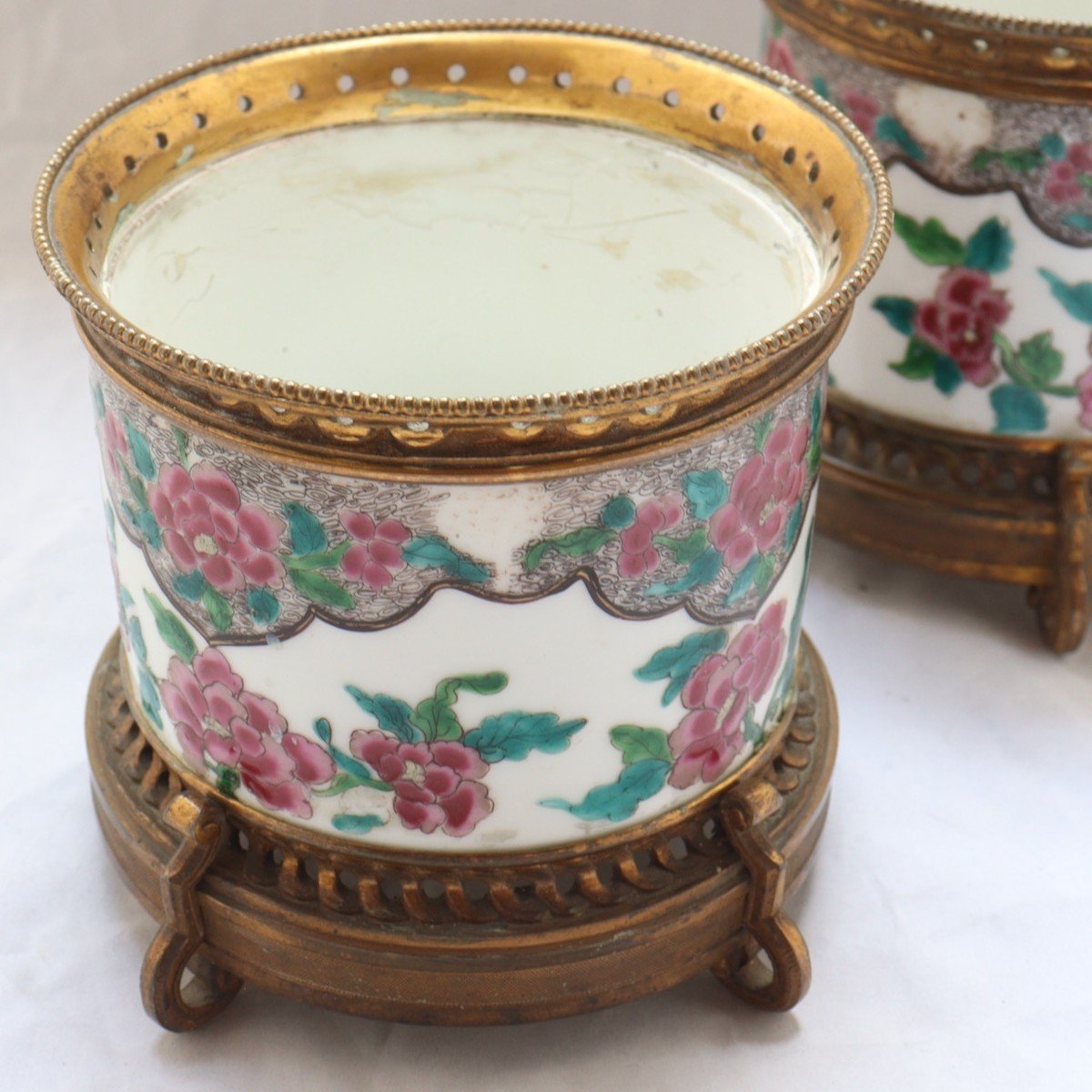 French 19th Century Pair Of Porcelain Cache-pots-photo-2