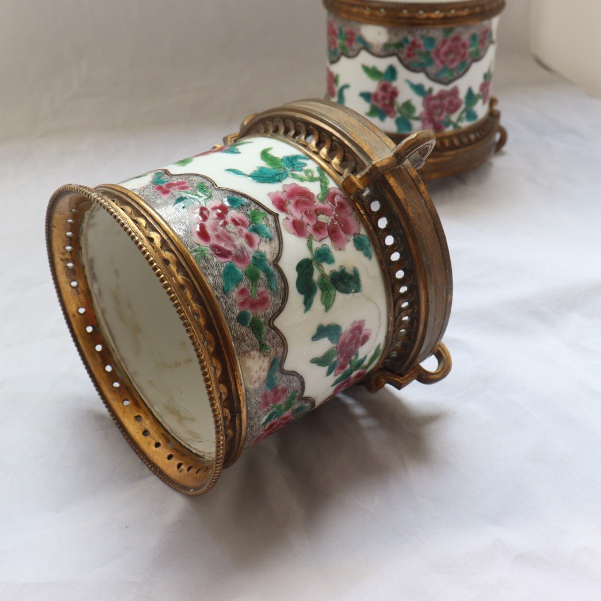 French 19th Century Pair Of Porcelain Cache-pots-photo-6