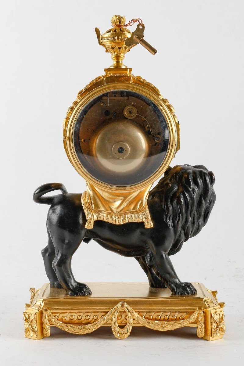 Rare Pendule dite « Au Lion Paisible » Fin XIXème Siècle-photo-1