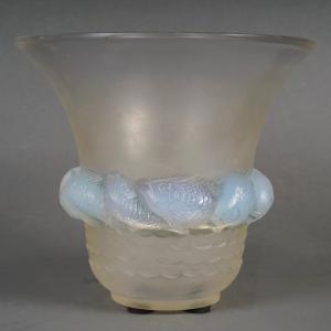 René Lalique (1860-1945) Vase « Piriac » Opalescent 1930