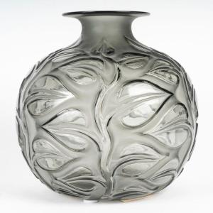 René Lalique (1860-1945) Sophora Vase 1926