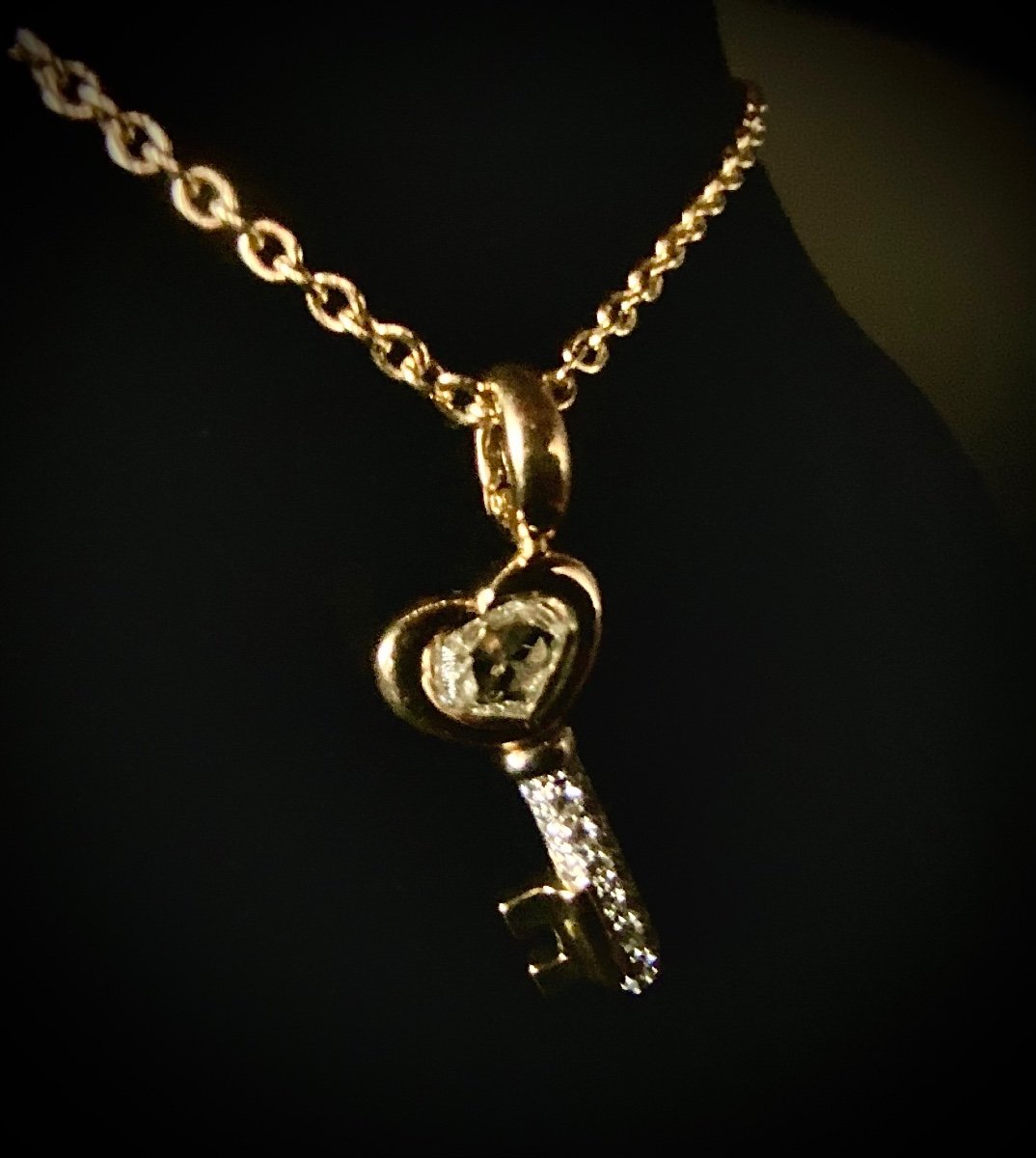 Pendant In The Shape Of A Key In Yellow Gold Set With A Heart Cut Yellow Diamond Of +/- 1.25 Ct-photo-2