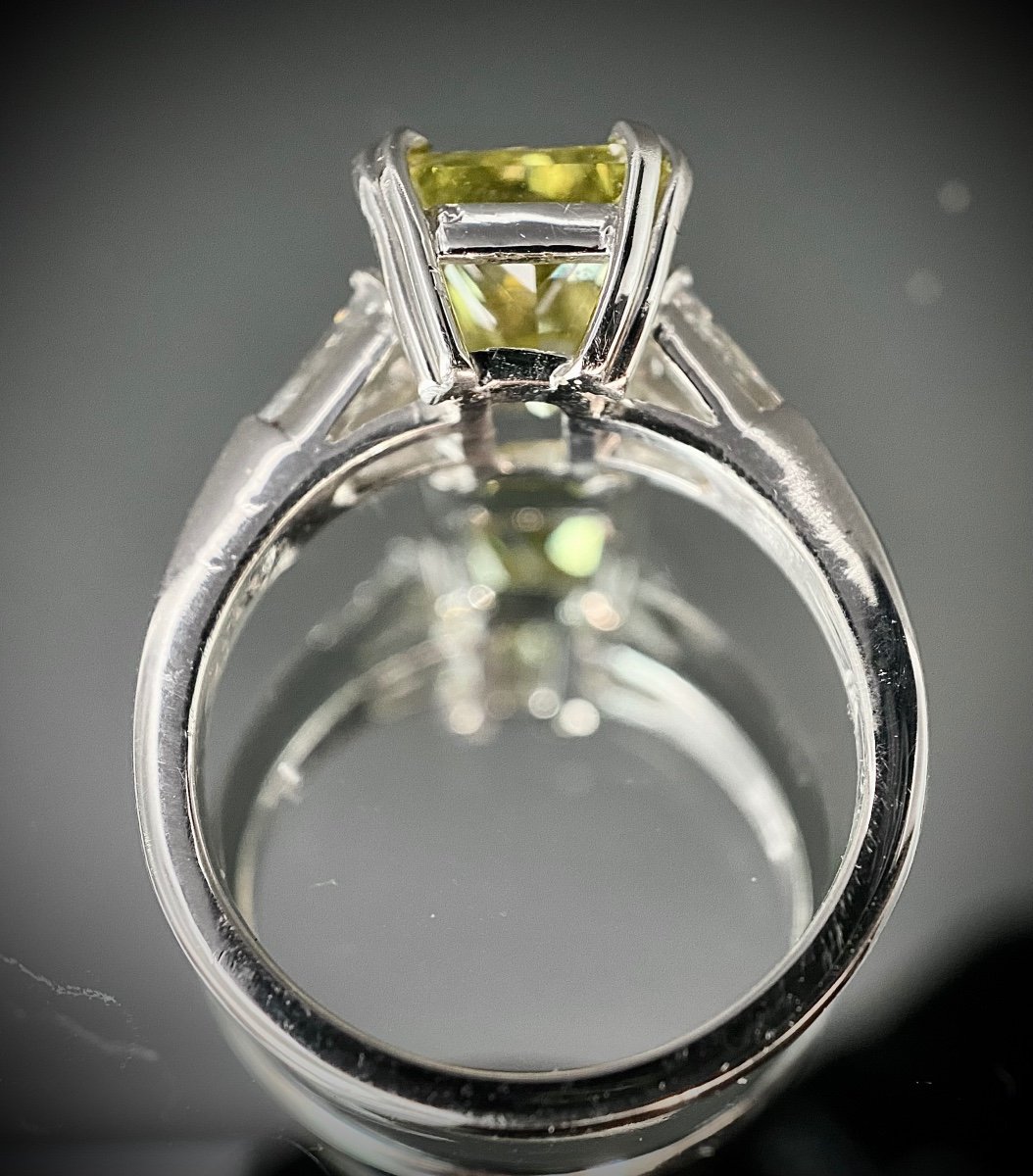 18k White Gold Ring Set With 1 Emerald Cut Yellow Diamond Of +/- 3 Carats And 2 Diamonds-photo-3
