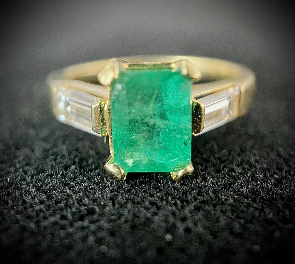 Yellow Gold Ring Set With A 1.25 Carat Emerald And Two Baguette Cut Diamonds 0.70 Ct-photo-2