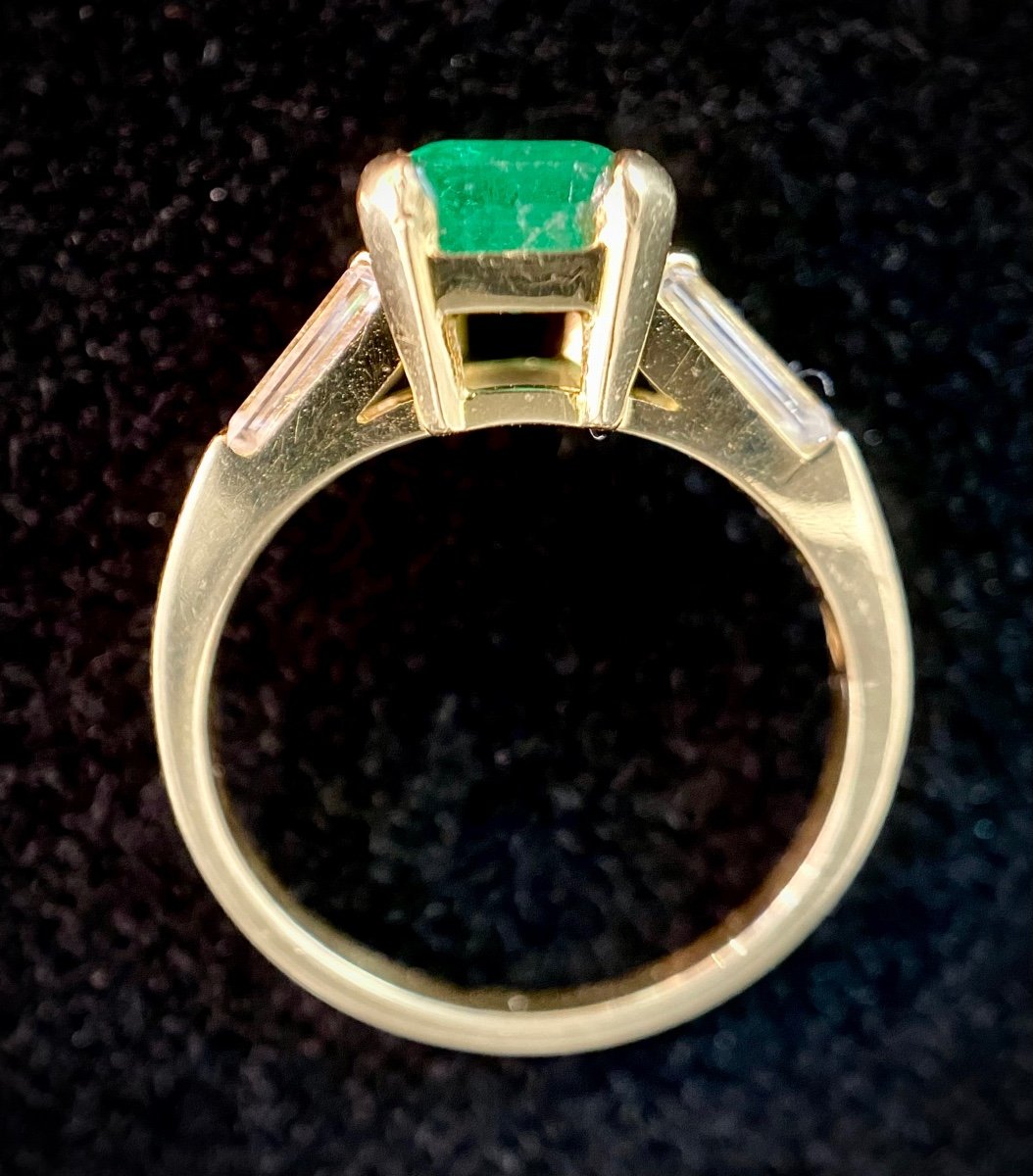 Yellow Gold Ring Set With A 1.25 Carat Emerald And Two Baguette Cut Diamonds 0.70 Ct-photo-3