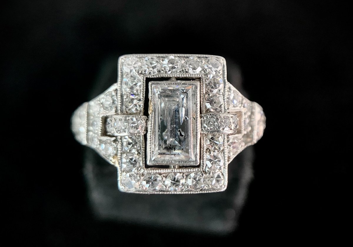 Art Deco Ring Set With A 0.80 Carat Baguette Cut Diamond + 0.80 Carat Of Brilliants-photo-4