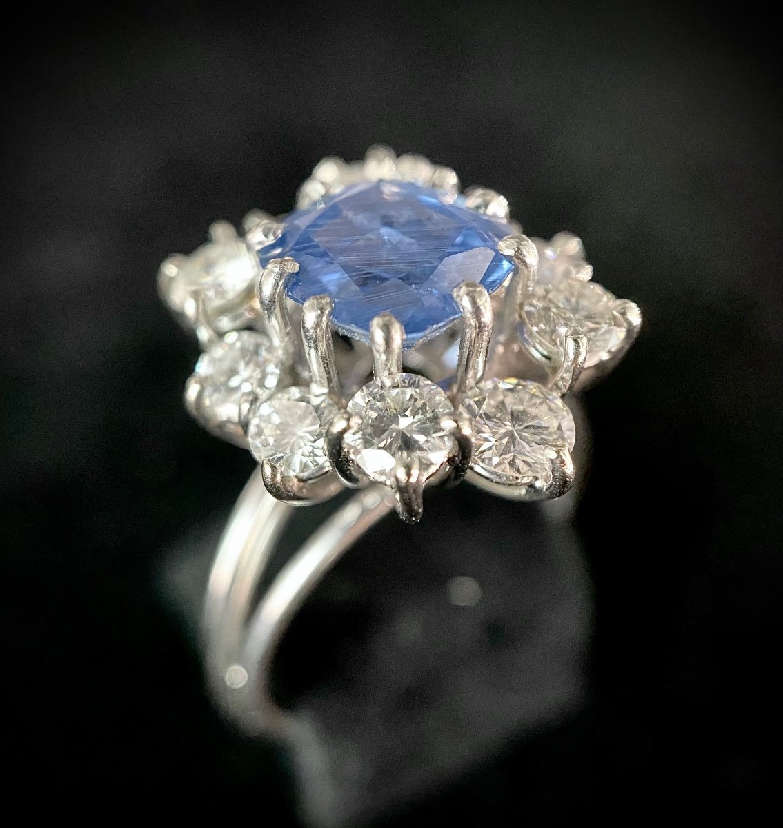 Daisy Ring Set With A 1.80 Carat Cushion Cut Sapphire Surrounded By 1.40ct Of Brilliant-photo-2