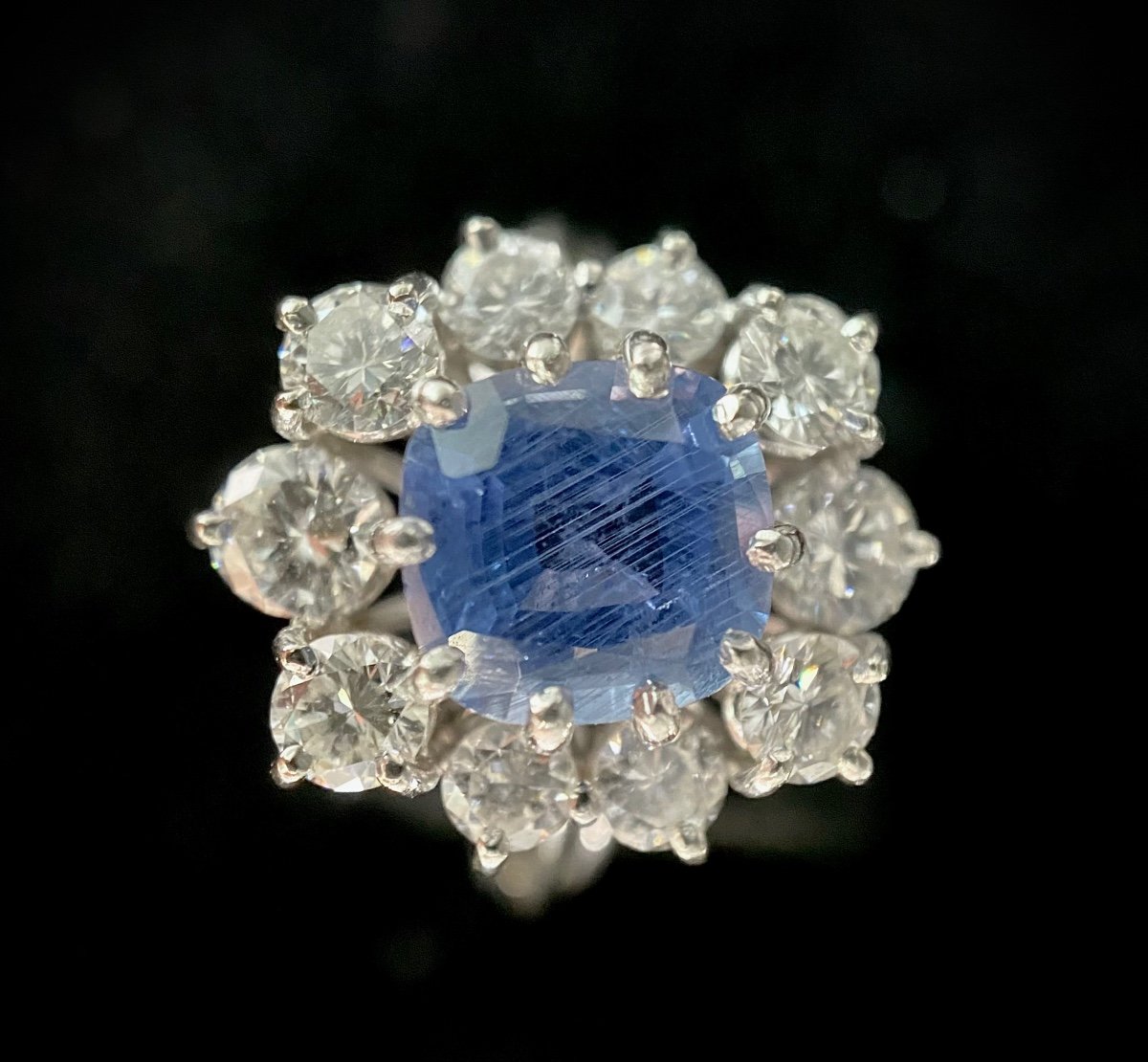 Daisy Ring Set With A 1.80 Carat Cushion Cut Sapphire Surrounded By 1.40ct Of Brilliant-photo-3