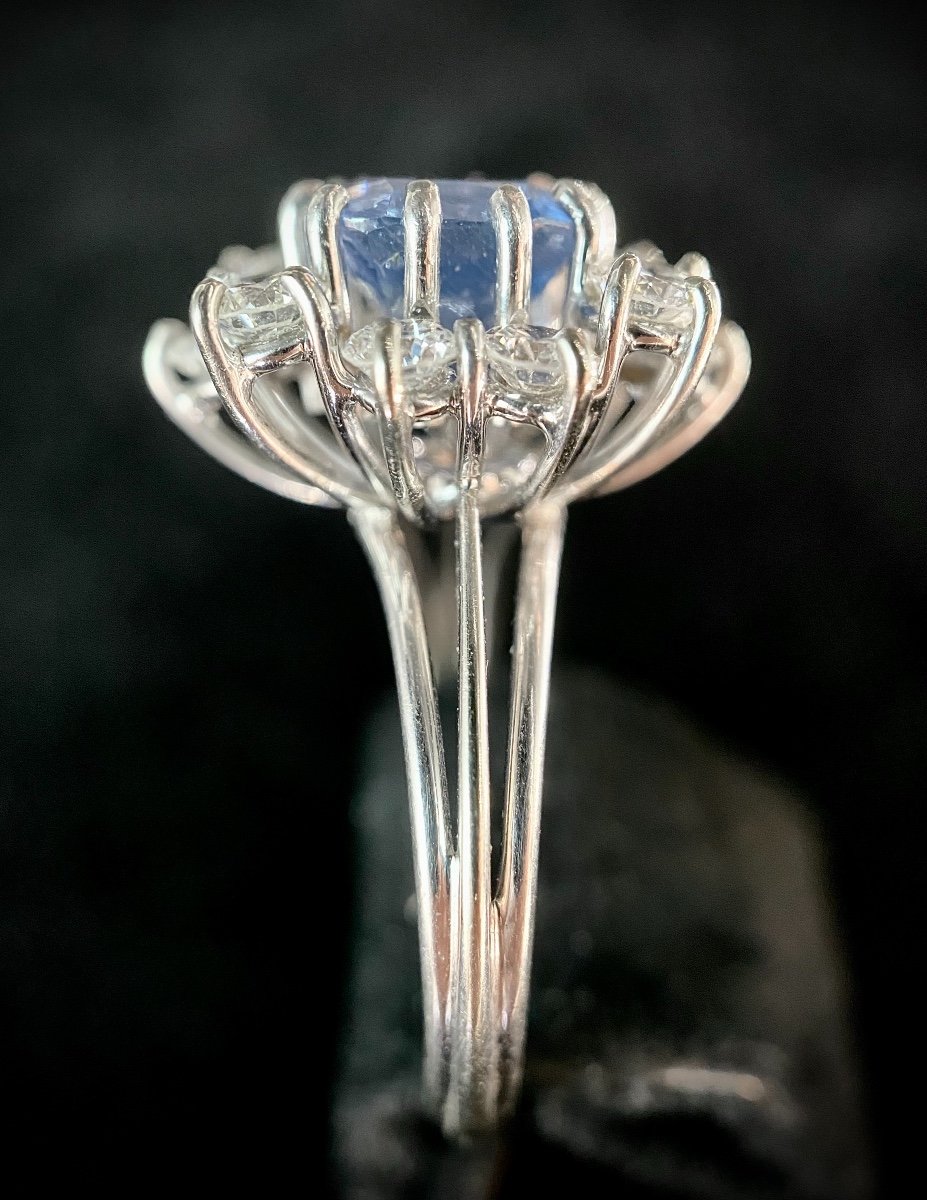 Daisy Ring Set With A 1.80 Carat Cushion Cut Sapphire Surrounded By 1.40ct Of Brilliant-photo-4