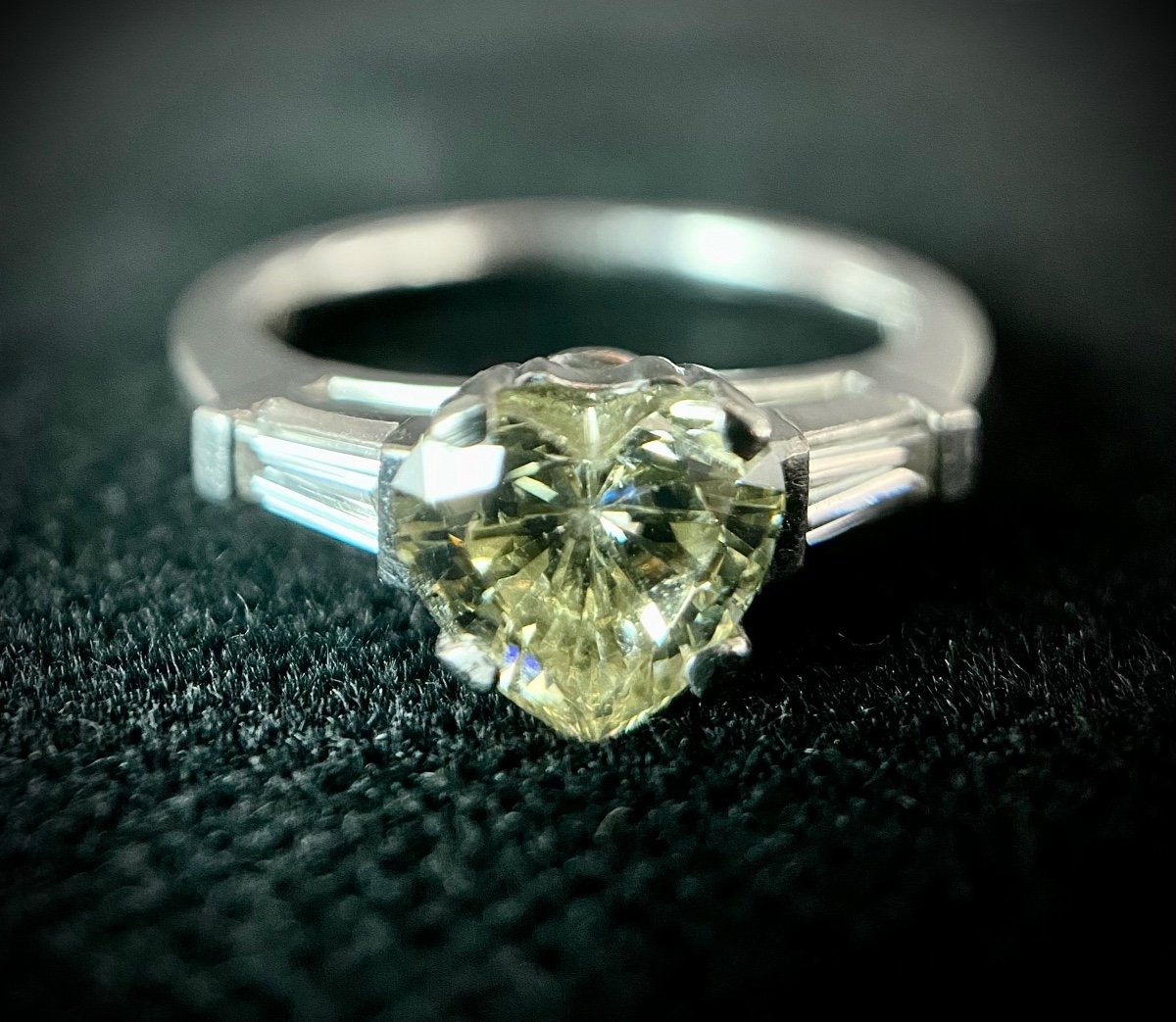 Platinum Ring With 1 Carat Slightly Daffodil Heart-cut Diamond And 2 Trapezoids-photo-3