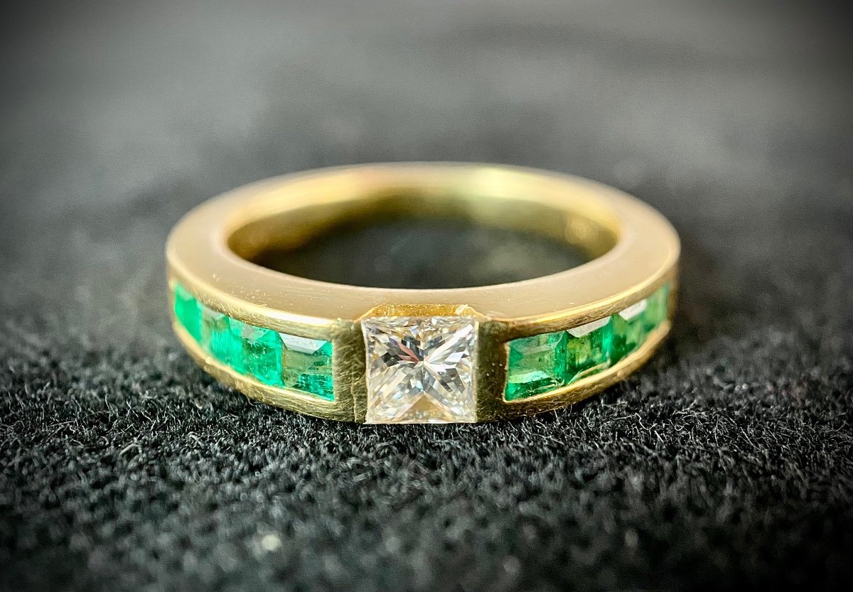 18k Still Yellow Ring With A Princess Cut Diamond (vs-g/h) And 8 Emeralds-photo-1