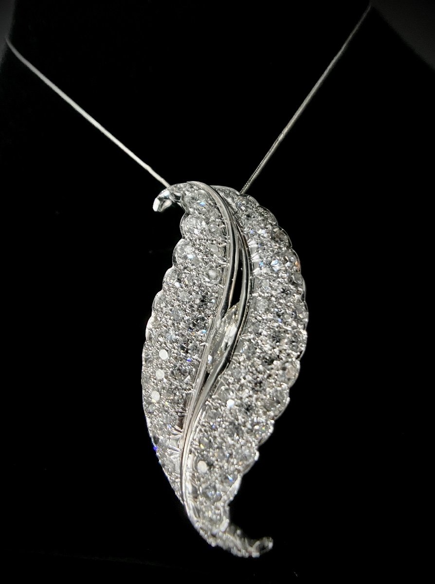 Leaf Shaped Pendant Set With 4.65 Carats-photo-2