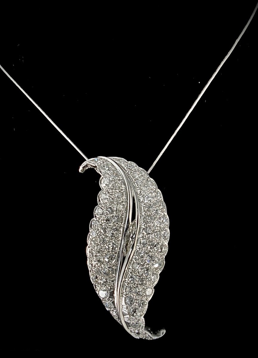 Leaf Shaped Pendant Set With 4.65 Carats-photo-4