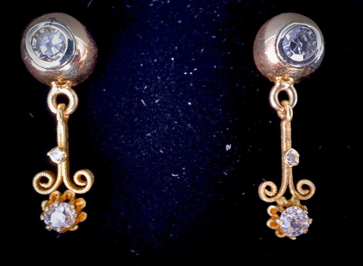 Paire De Boucles Ancienne En Or Jaune 18 Carats Ornée De 0,80 Carats De Diamants-photo-3