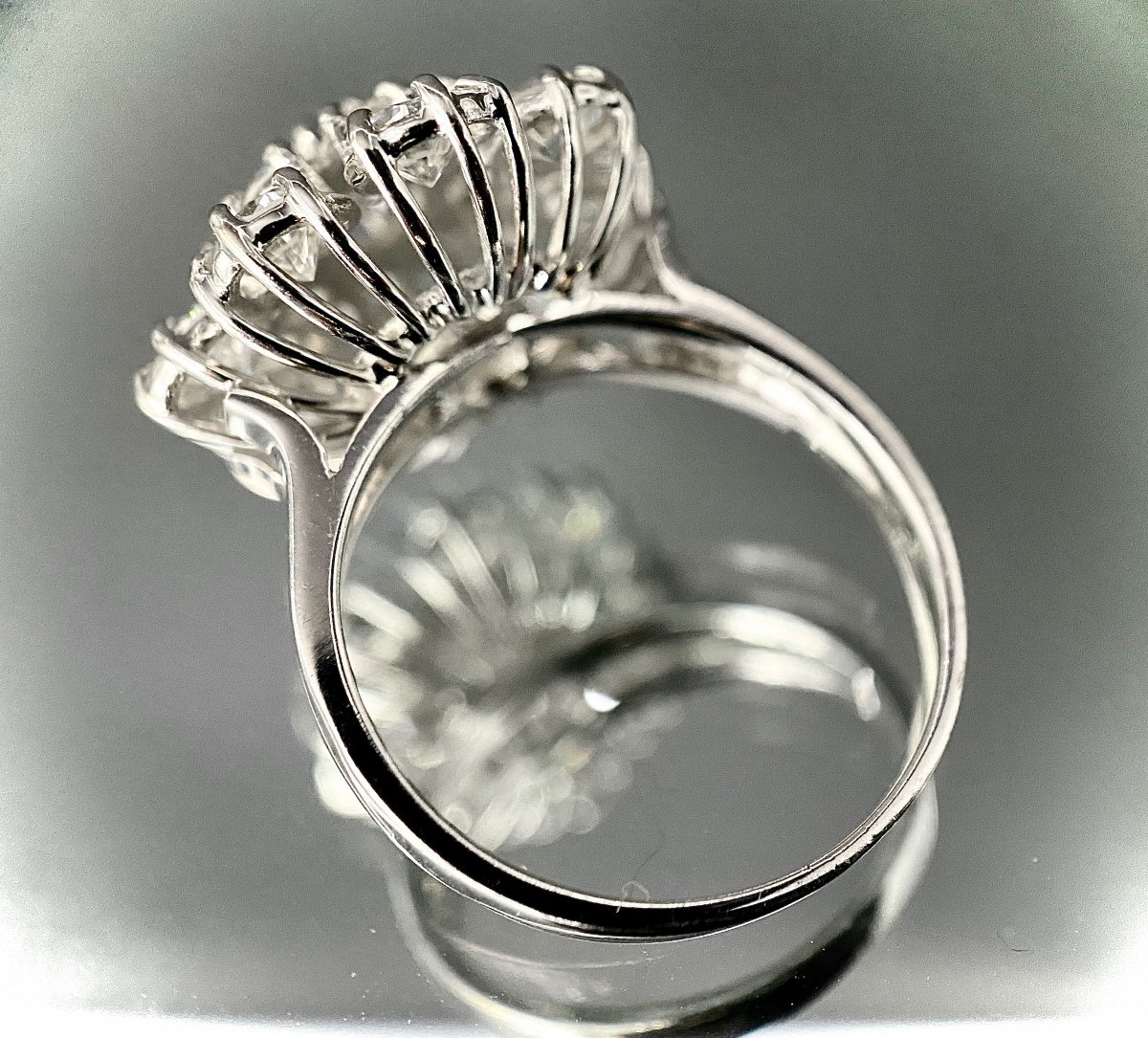 18k White Gold Ring With 0.45 Carat (vs-g/h) Central Diamond Surrounded By 2.70 Carats-photo-3