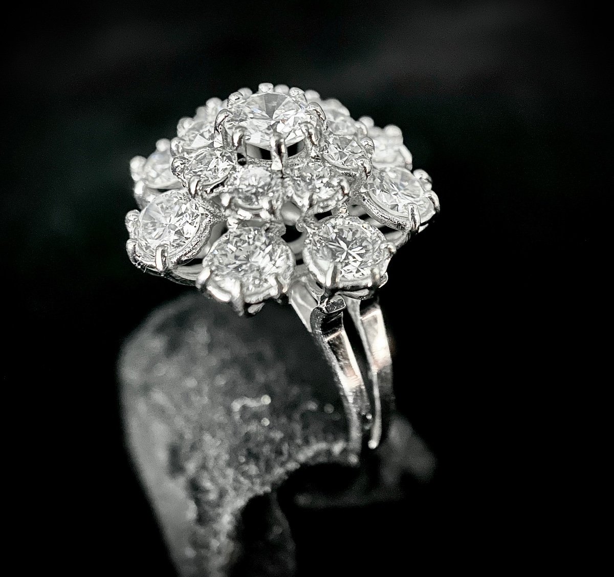 18k White Gold Ring With 0.45 Carat (vs-g/h) Central Diamond Surrounded By 2.70 Carats-photo-4