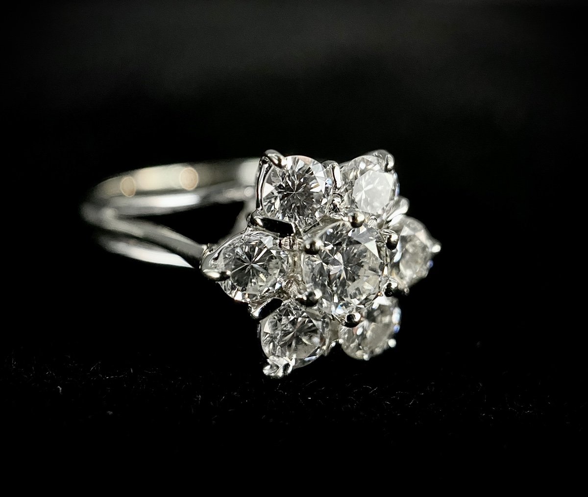 Marguerite Model Ring In White Gold With A Central Diamond Of 0.30 (si-e/f) And A Surround Of 1.20 Carats-photo-1