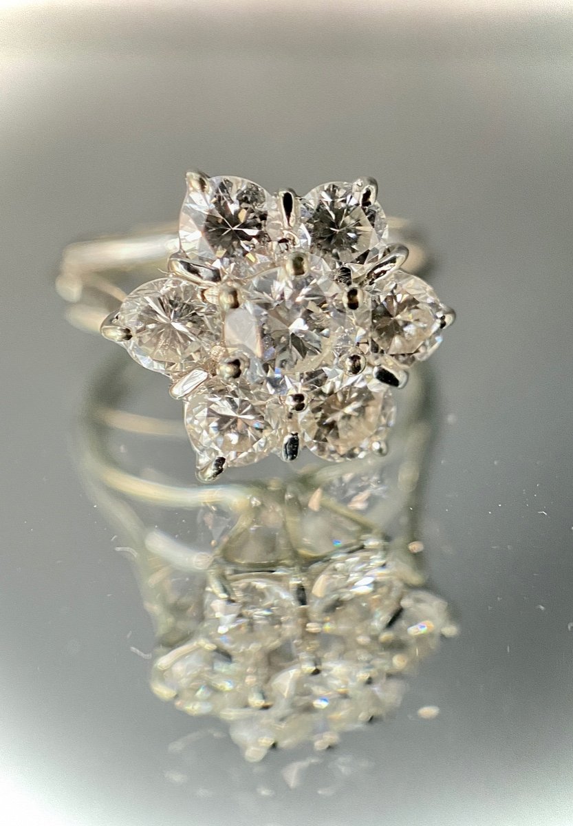 Marguerite Model Ring In White Gold With A Central Diamond Of 0.30 (si-e/f) And A Surround Of 1.20 Carats-photo-3