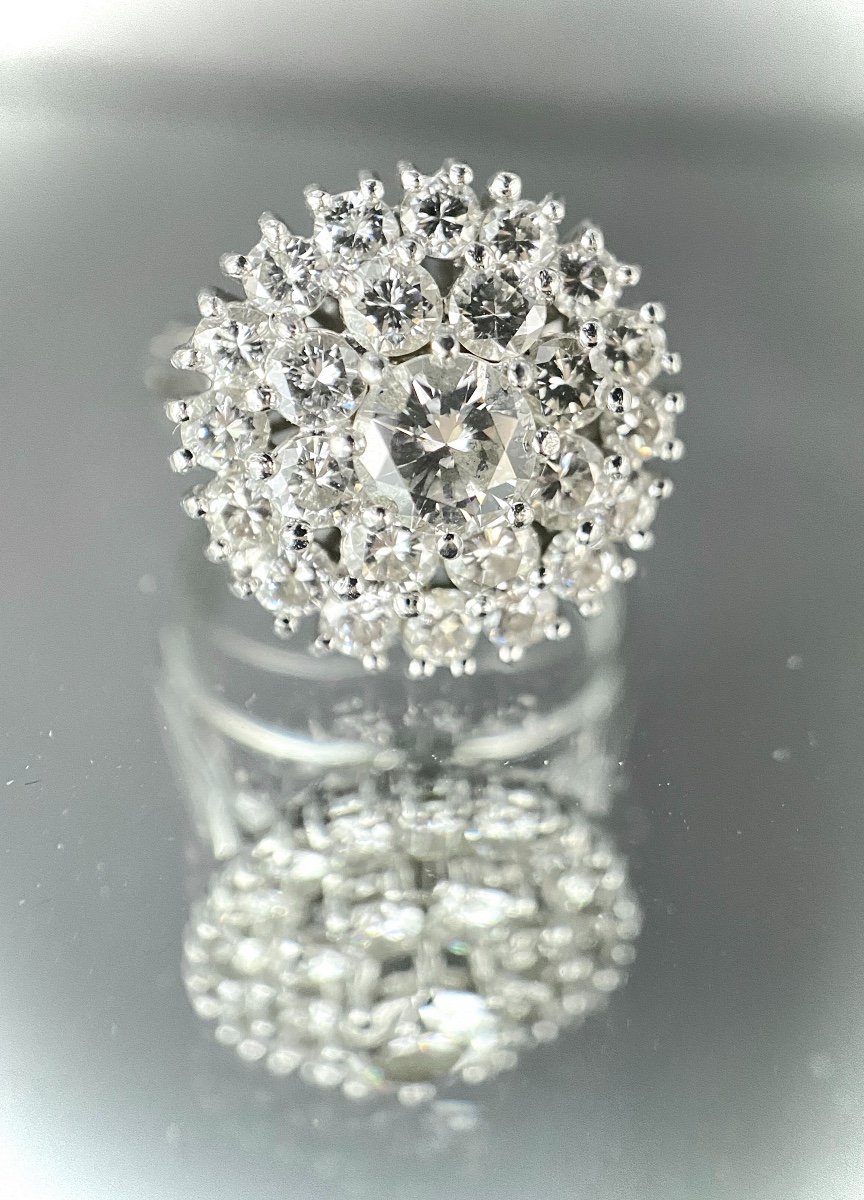 Bague Or Blanc 18k Sertie d'Un Diamant De 0,50 Carat (vs-g/h) + 1,60 Carats En Entourage-photo-2