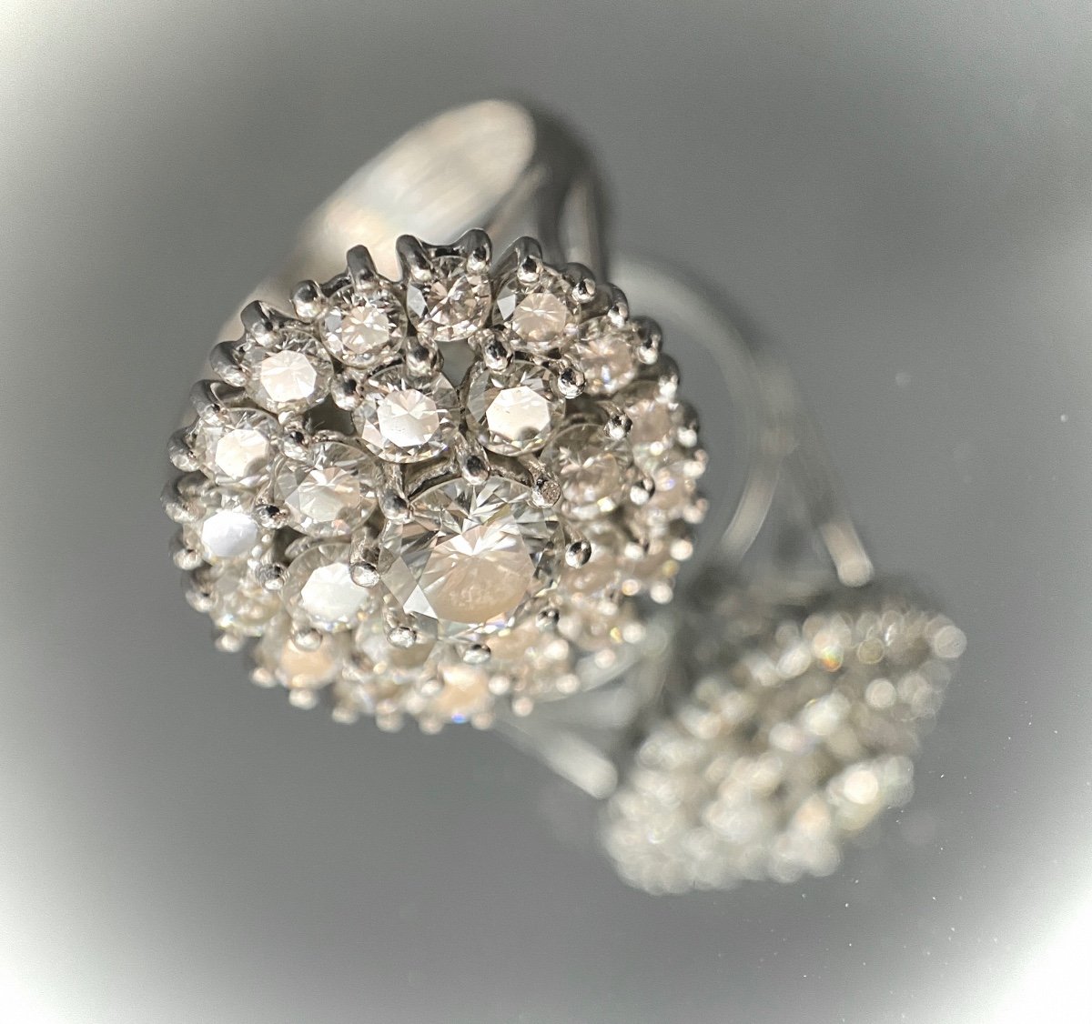 Bague Or Blanc 18k Sertie d'Un Diamant De 0,50 Carat (vs-g/h) + 1,60 Carats En Entourage-photo-3