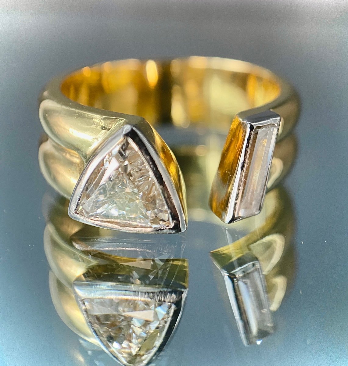 18k Yellow Gold Ring With 0.90 Carat Triangle Diamond (vs-g/h) And 0.35 Ct Baguette Diamond (si-g/h)-photo-2