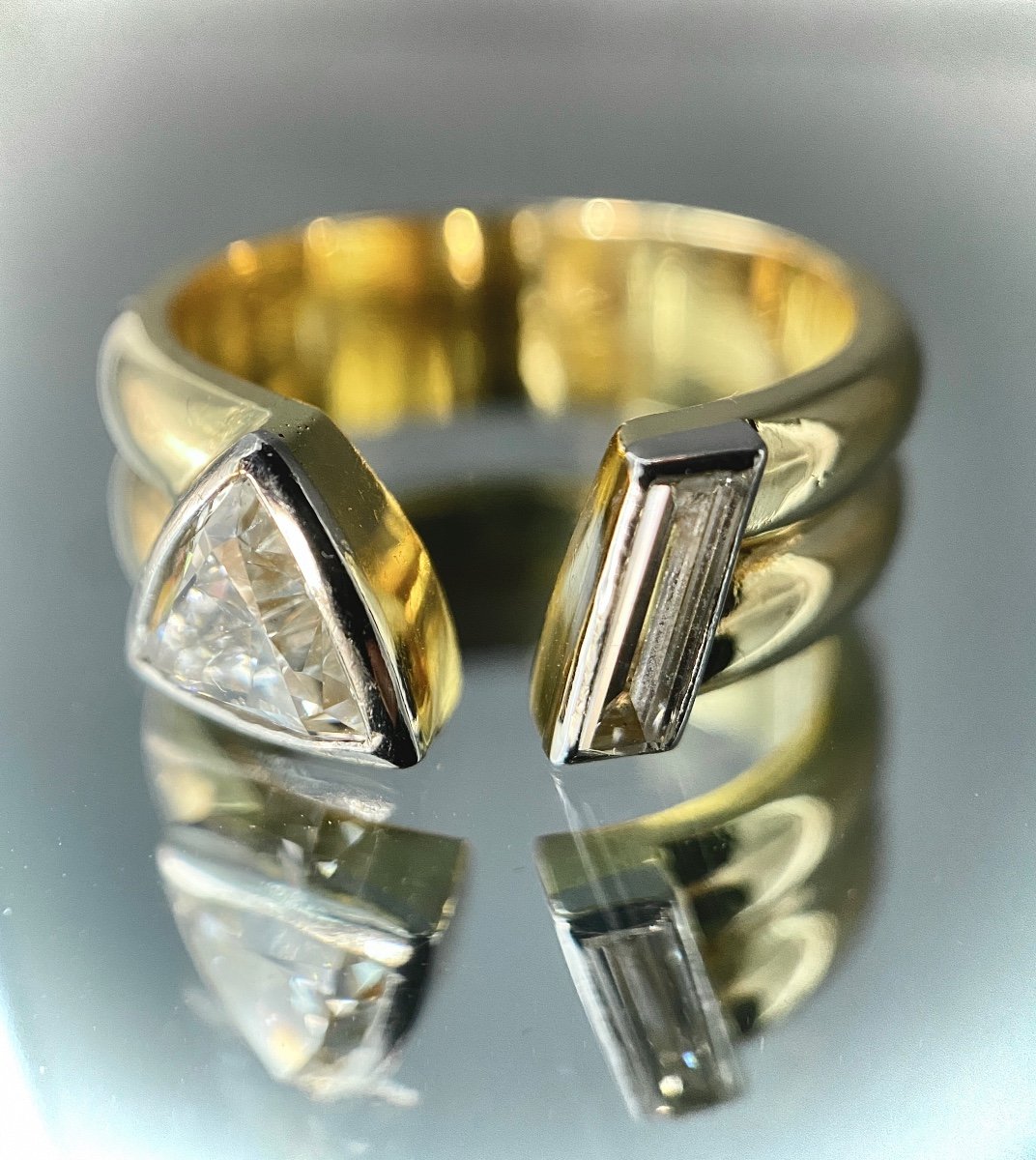 18k Yellow Gold Ring With 0.90 Carat Triangle Diamond (vs-g/h) And 0.35 Ct Baguette Diamond (si-g/h)-photo-3