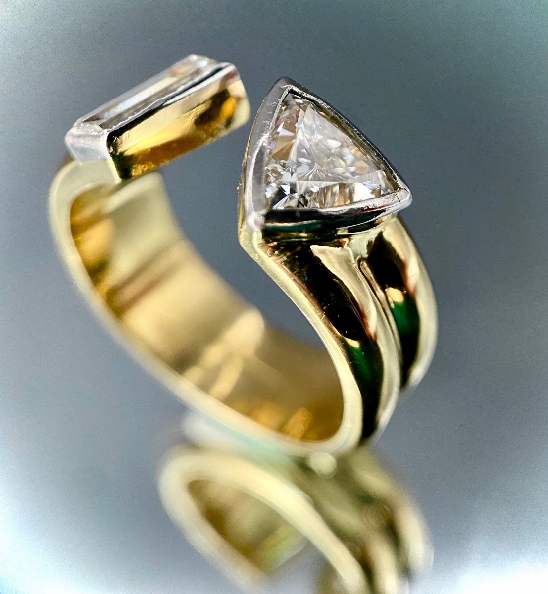 18k Yellow Gold Ring With 0.90 Carat Triangle Diamond (vs-g/h) And 0.35 Ct Baguette Diamond (si-g/h)