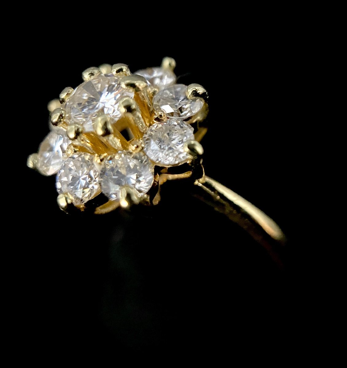 Bague Modèle Marguerite Or 18k Avec Diamant Central De 0,30 Carat (vs-g/h)