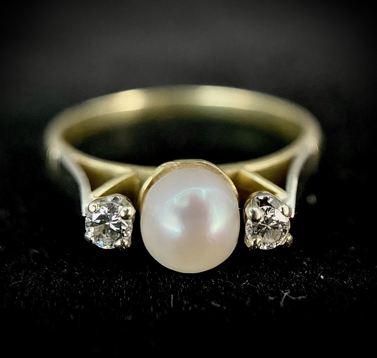 Encore Bicolor Ring Set With A Fine Pearl Surrounded By Two Brilliants-photo-2