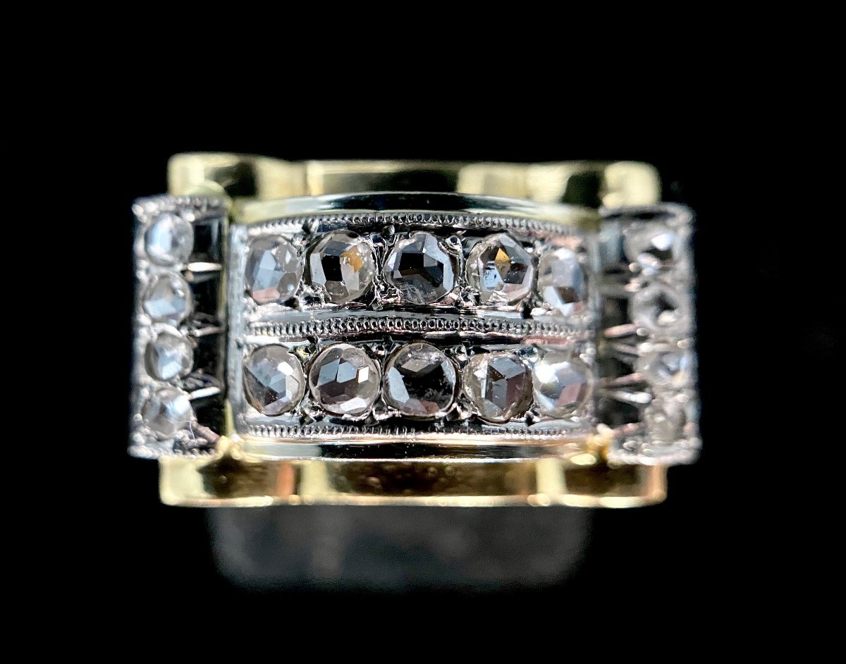 Bague Modèle Tank, 1940/50, Or Bicolore, Orné De 18 Roses De Diamants