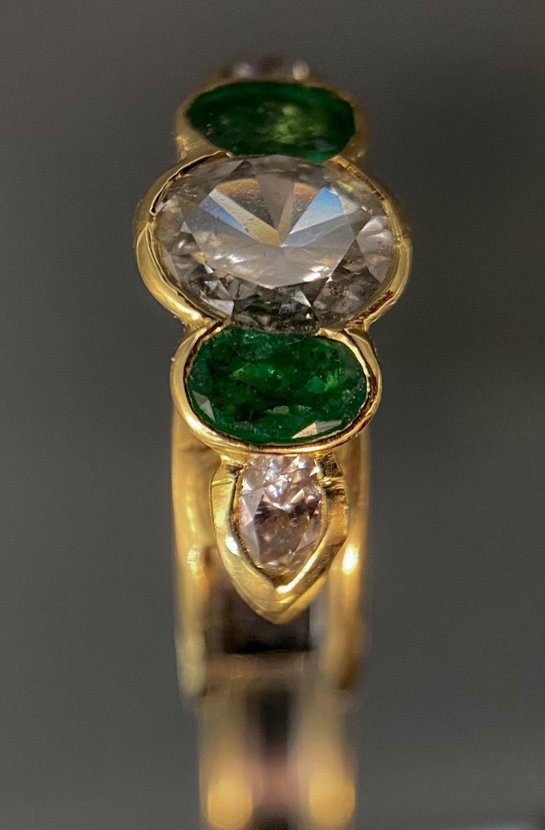 Bague Or Jaune 18k Diamant Ovale 0,75 Carat + émeraudes Et Diamants Taille Marquise-photo-3