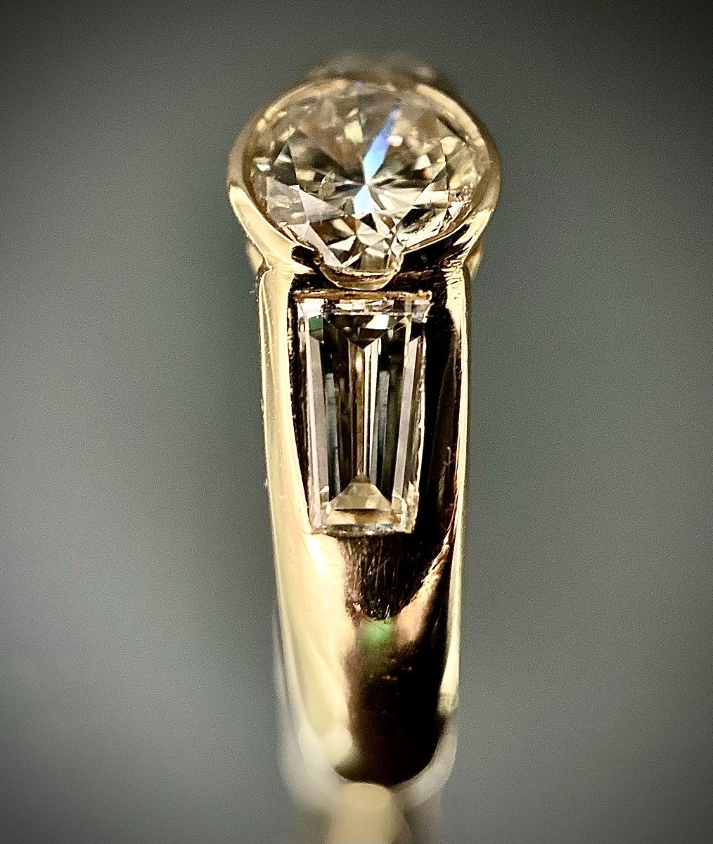 Bague Or Jaune 18k Avec 1 Diamant de 0,55 carat et 2 baguettes 0,50 carat-photo-1