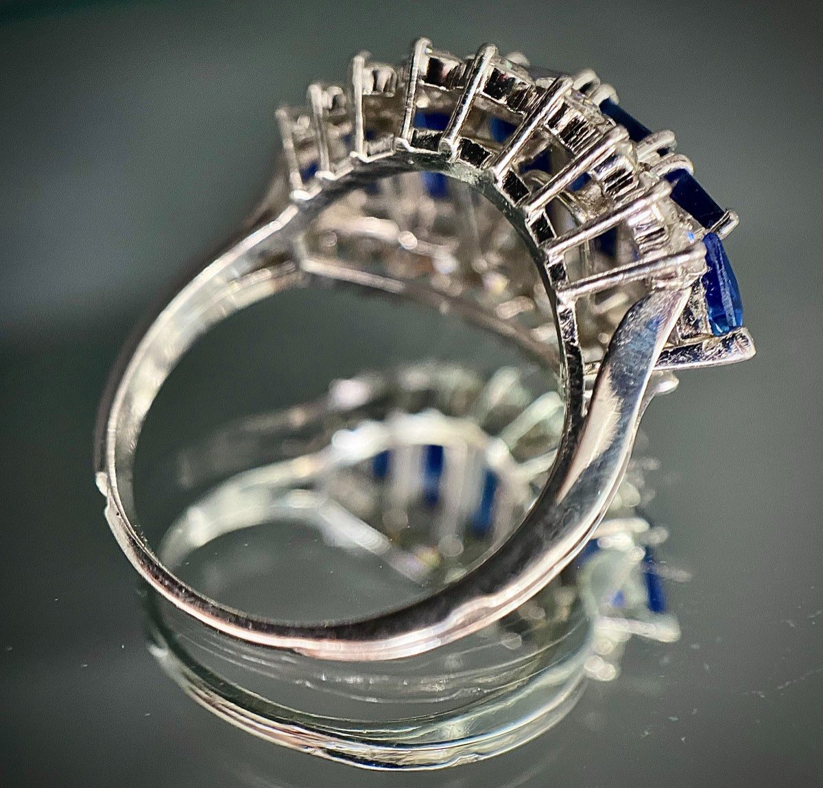 Platinum Ring Adorned With 7 Sapphires Totaling 5 Carats And 1.50 Carats Of Diamonds-photo-4