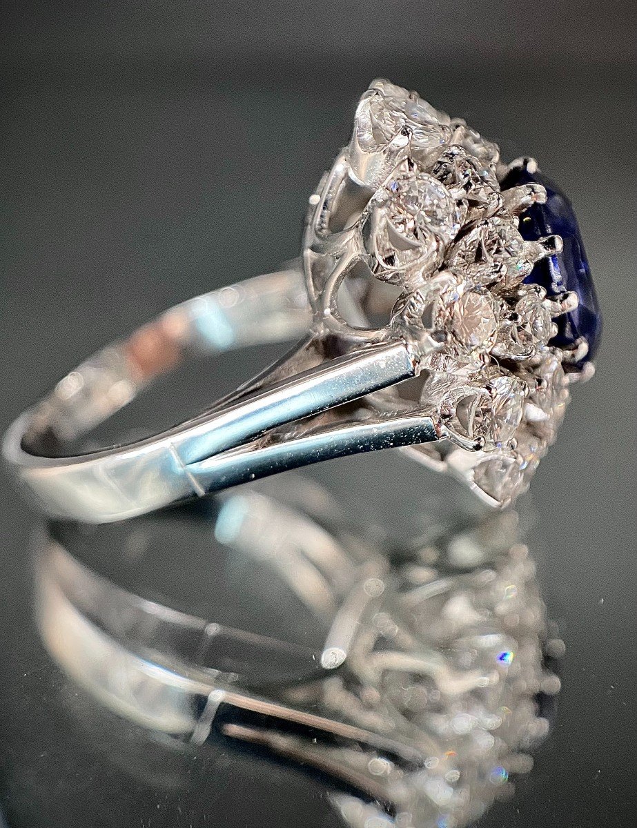 Ring With 4.07 Carat Sapphire And 2.70 Carats Of Brilliants-photo-3
