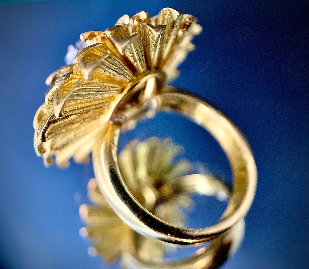 Flower Ring Set With A Central Brilliant Of 0.95 Carats (si-i/j)-photo-4
