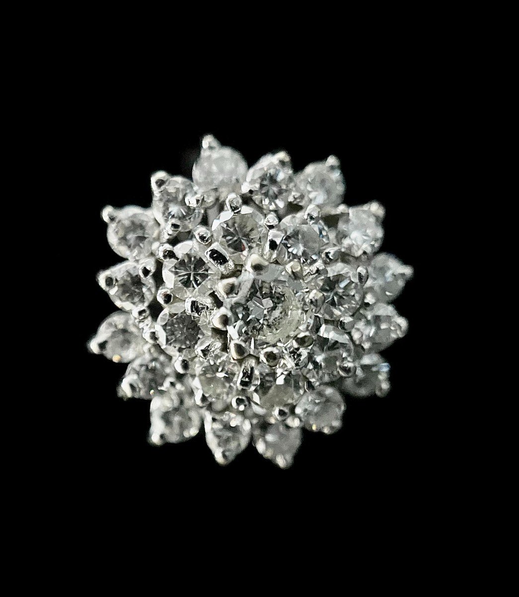 Flower Ring Set With 25 Brilliants Total: 1.48 Carats