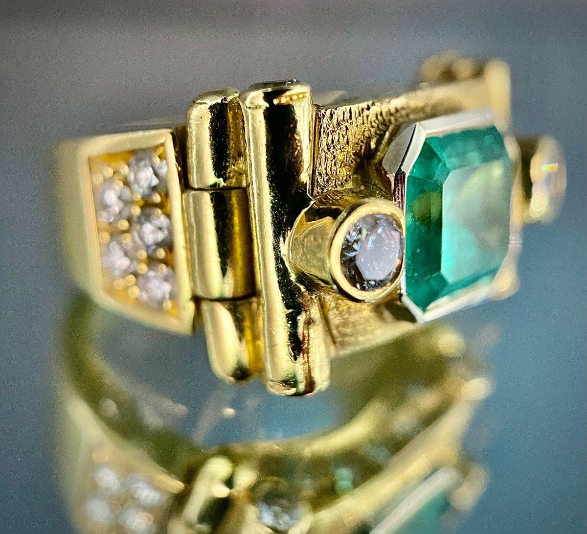 18k Yellow Gold Ring Set With A 2 Carat Emerald And 1.50 Brilliants-photo-4