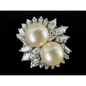 Bague En Or Blanc Sertie De 2 Perles Entourées De 22 Diamants : 3,50 Carats