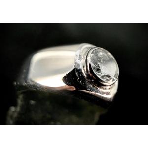 18k White Gold Signet Ring Set With A 0.85 Carat Brilliant