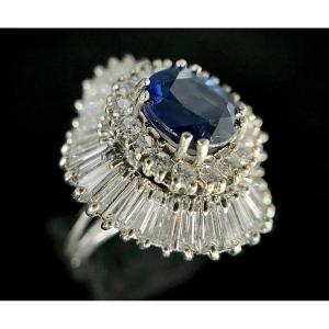 Bague Jupe En Or Blanc 18k Sertie d'Un Saphir De 2,25 Carats Et 4 Carats De Diamants