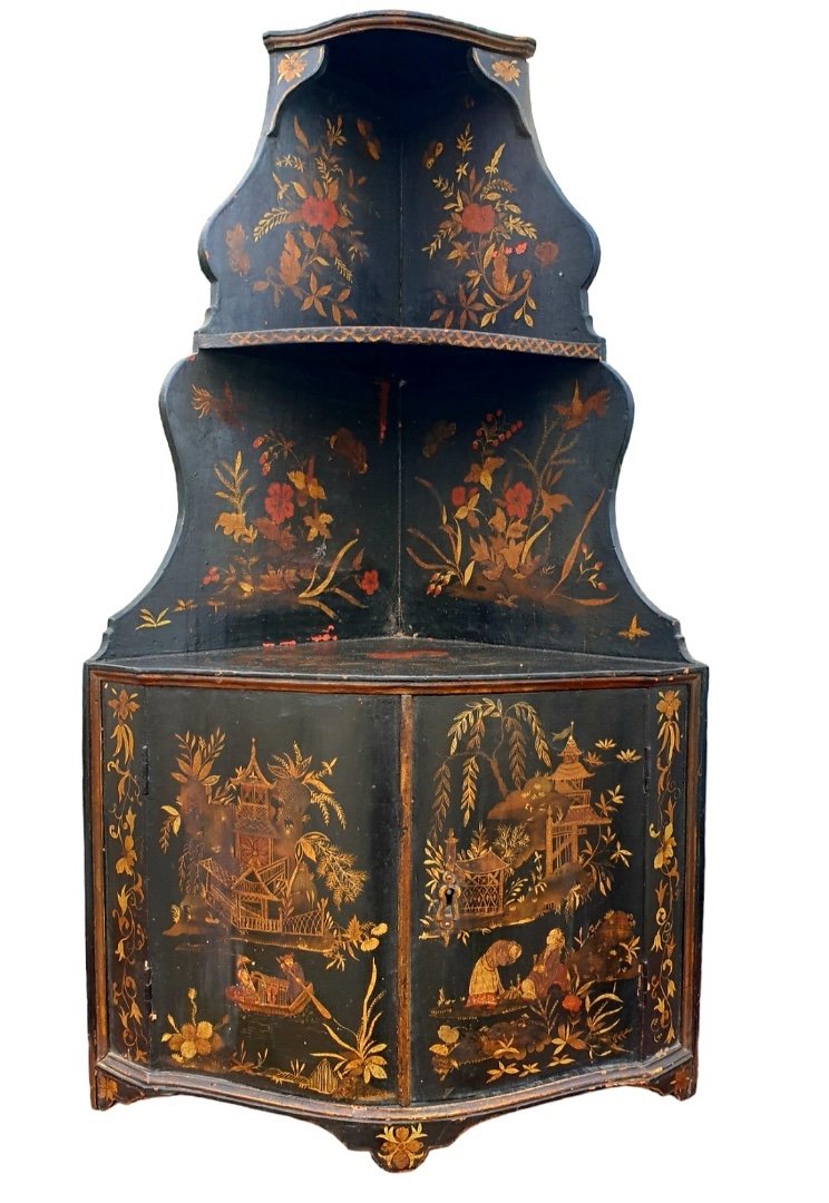 Corner In Black Lacquer From China, 18th Century 