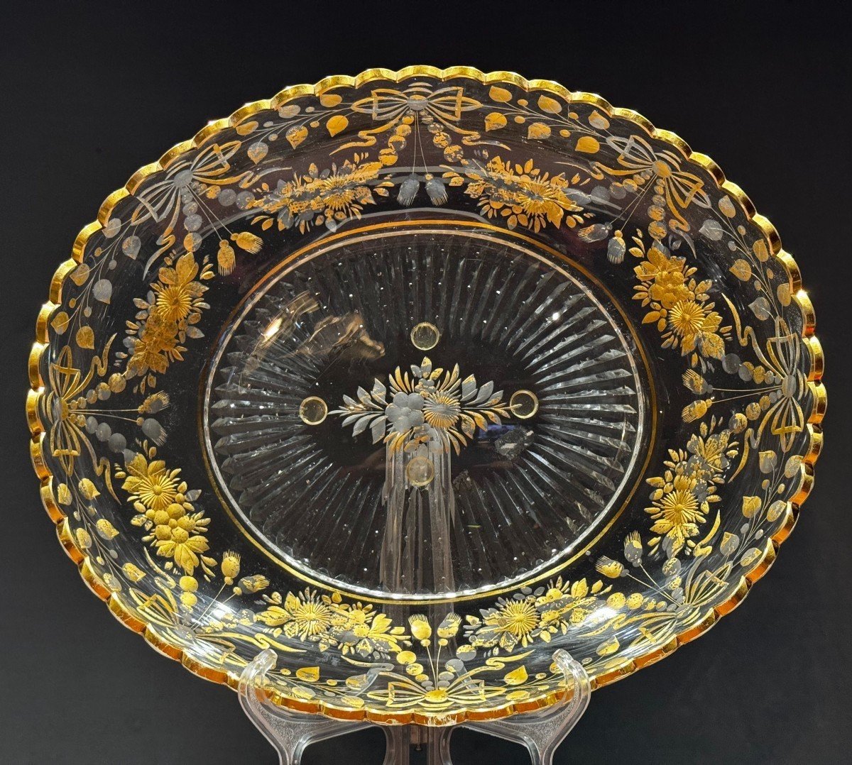 Large Beautiful Gold Glass Dish. L-33cm