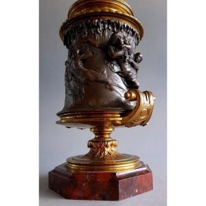 Victor Paillard. Lampe En Bronze. Signée. H-71cm