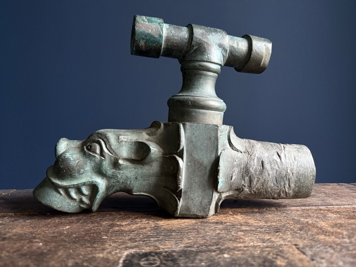 Magnificent Zoomorphic Bronze Faucet - France, 17th Century -photo-3