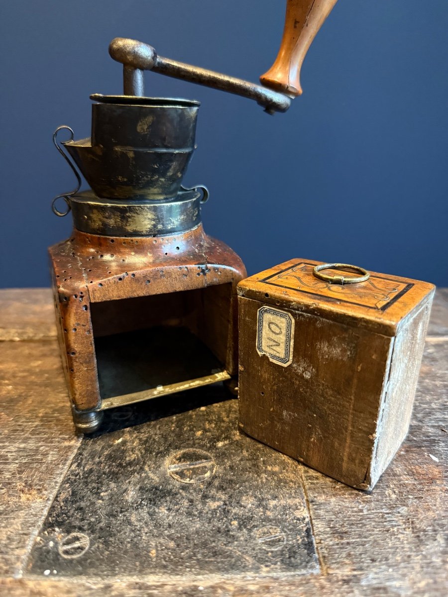 Lot Of Four 18th Century Coffee Grinders -photo-7