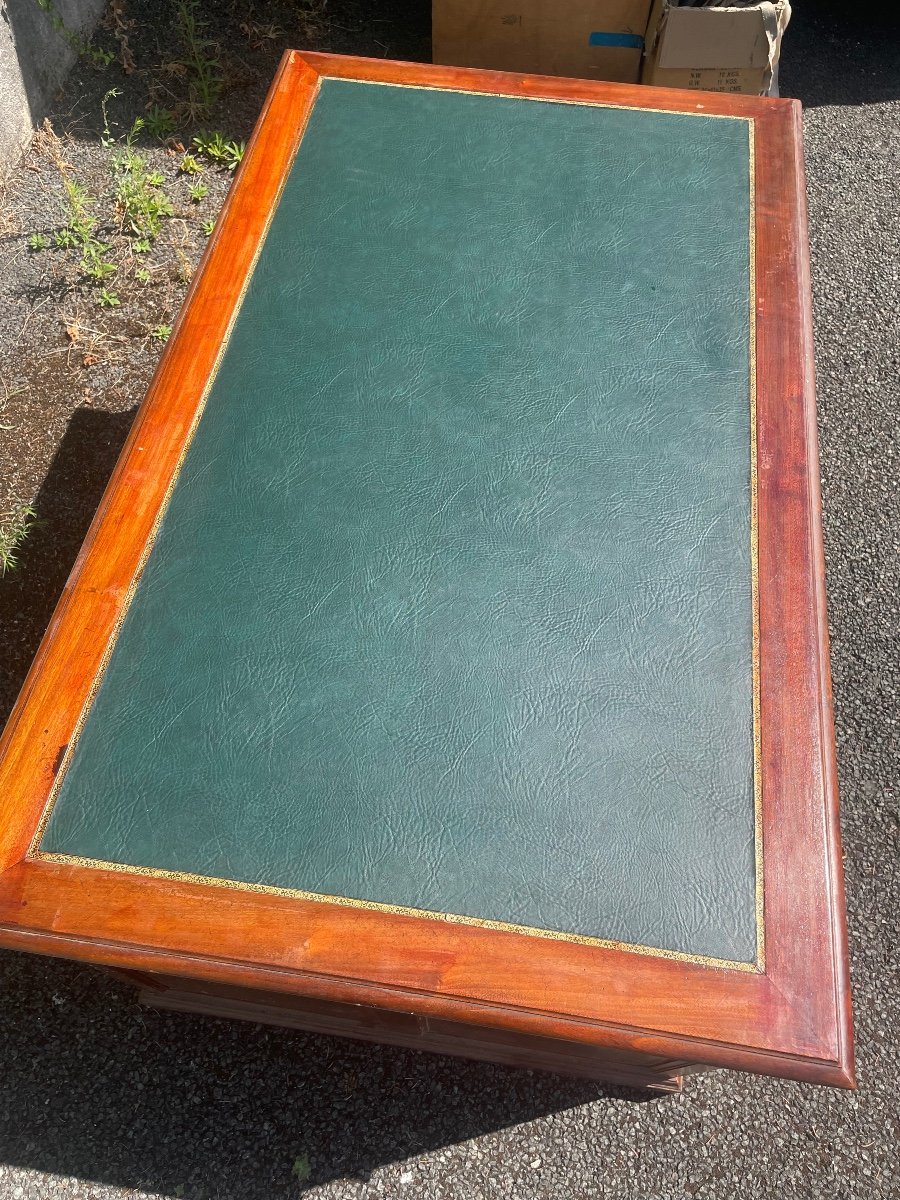 20th Century Mahogany Pedestal Desk -photo-1