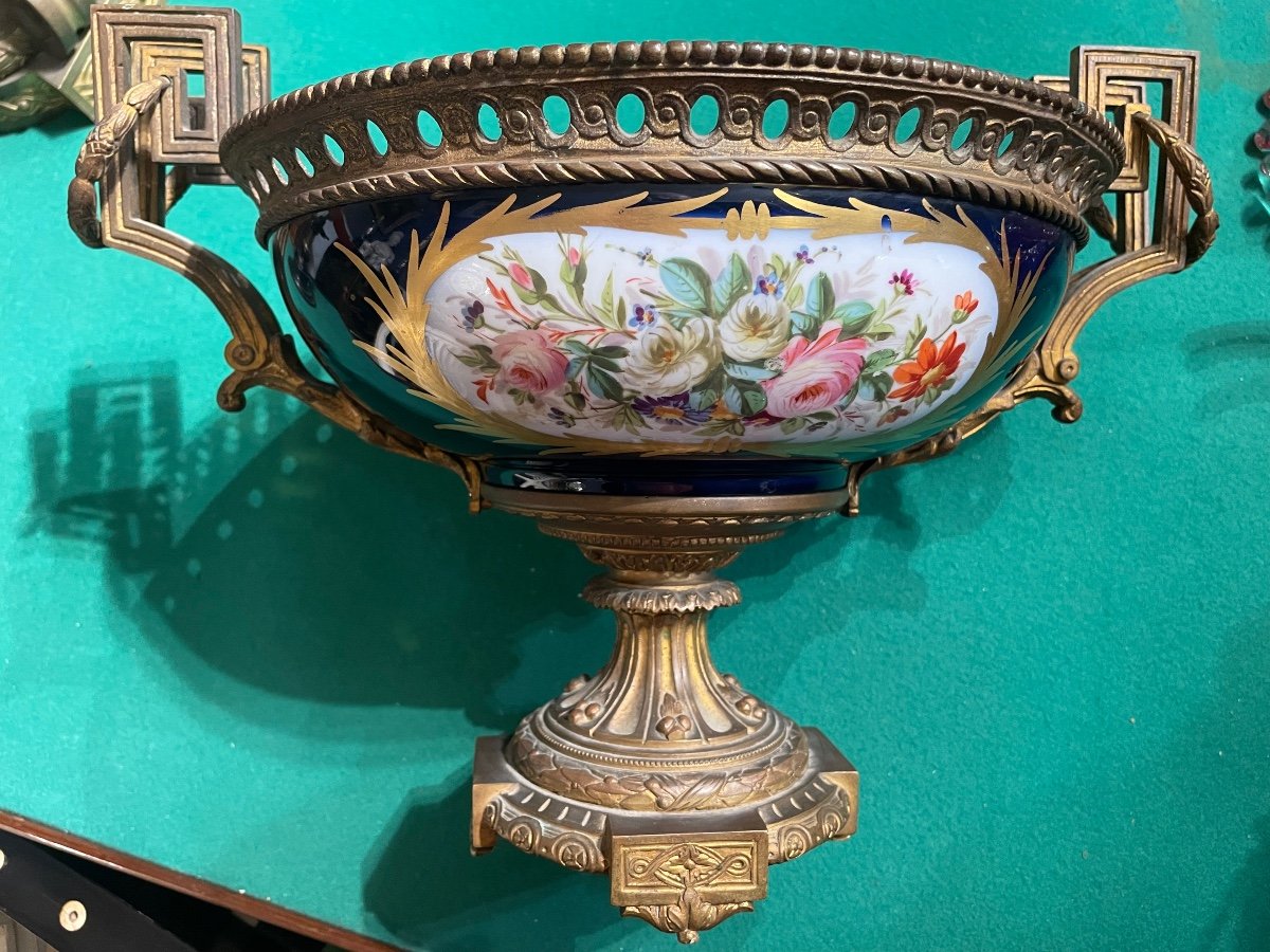 Grande Coupe De Forme Circulaire En Porcelaine vers 1860