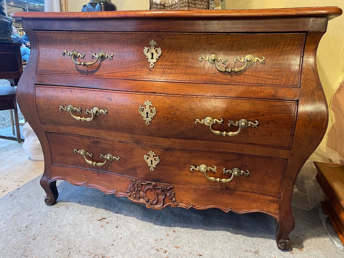 Louis XV Period Walnut Tombs Chest Of Drawers 